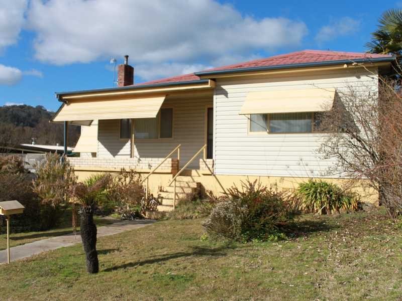 12 Murray Street, Tumbarumba NSW 2653