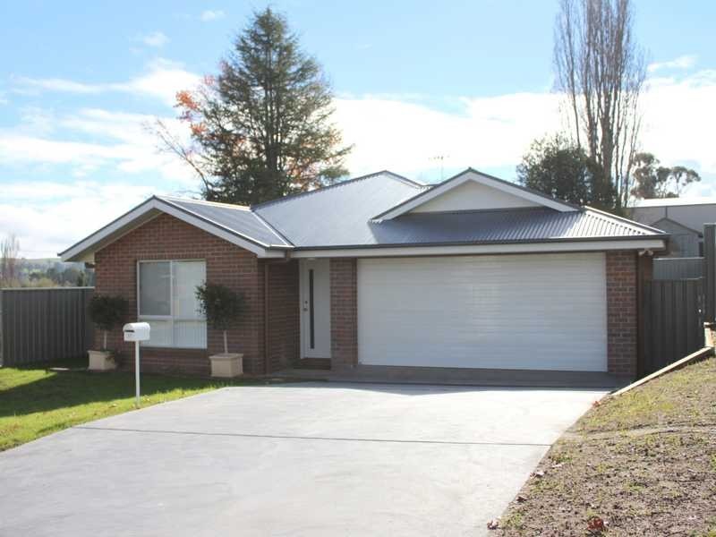 27 Kent Street, Tumbarumba NSW 2653