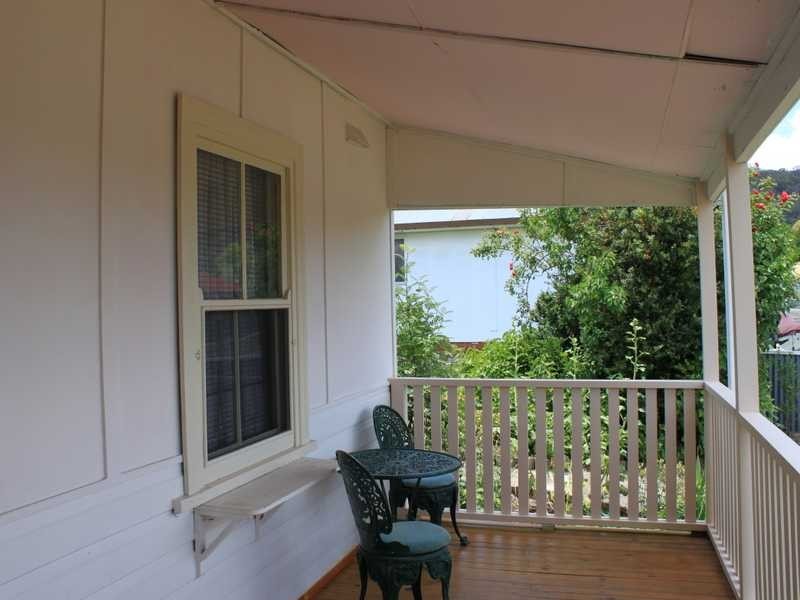 13 Regent Street, Tumbarumba NSW 2653