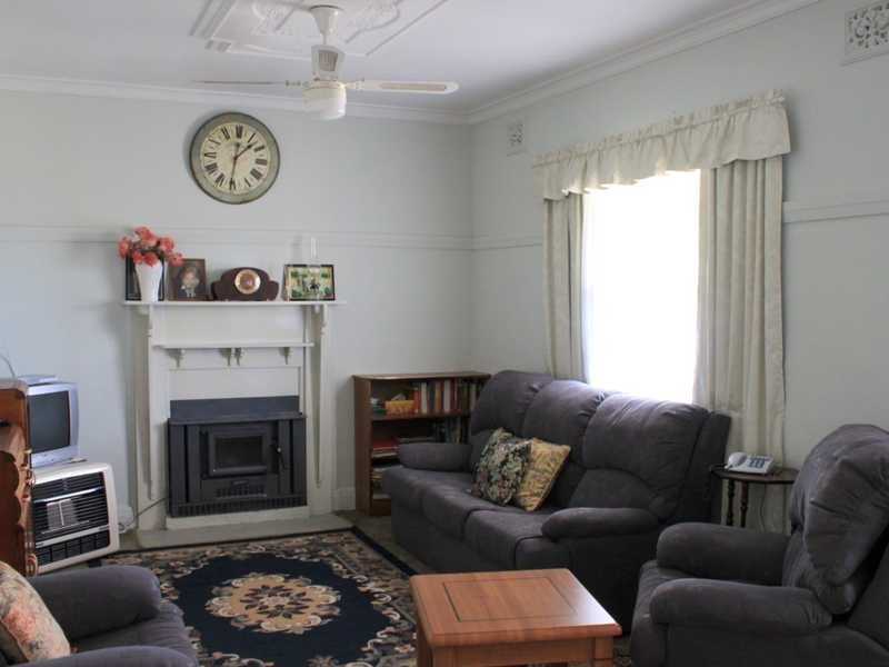 13 Regent Street, Tumbarumba NSW 2653