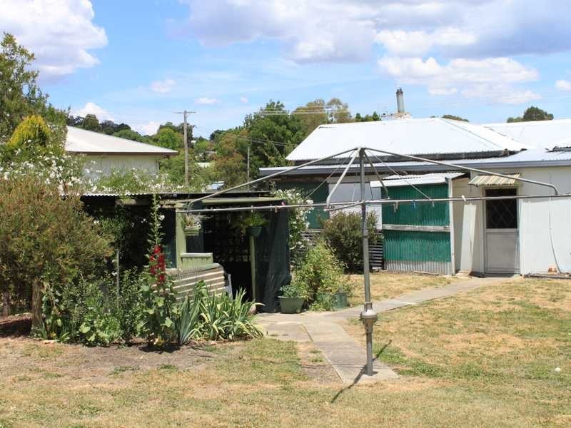 13 Regent Street, Tumbarumba NSW 2653