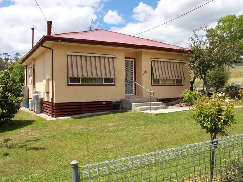 19 Kent Street, Tumbarumba NSW 2653