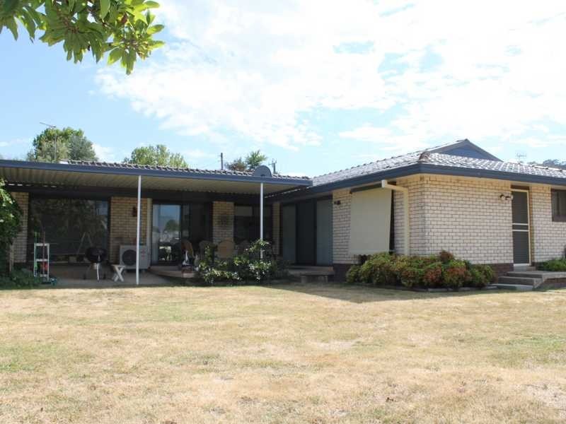 12 Regent Street, Tumbarumba NSW 2653