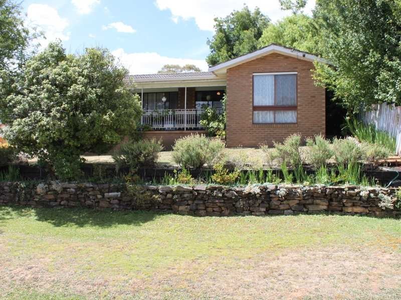 9 Lyne Street, Tumbarumba NSW 2653