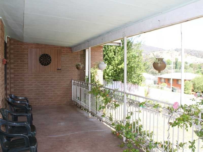 9 Lyne Street, Tumbarumba NSW 2653