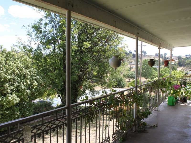 9 Lyne Street, Tumbarumba NSW 2653