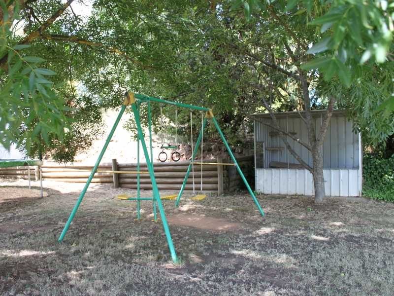 9 Lyne Street, Tumbarumba NSW 2653