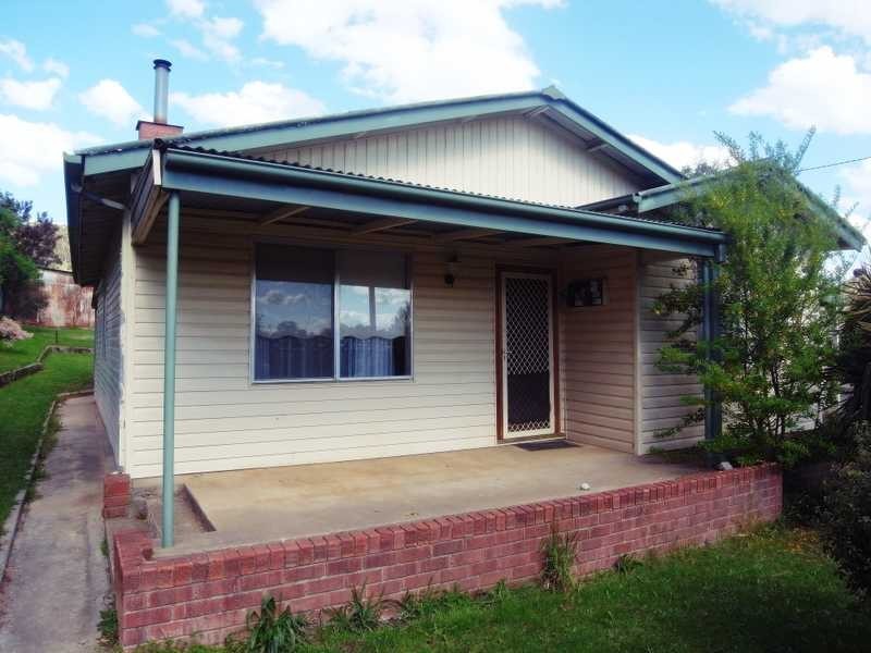 74 Winton Street, Tumbarumba NSW 2653