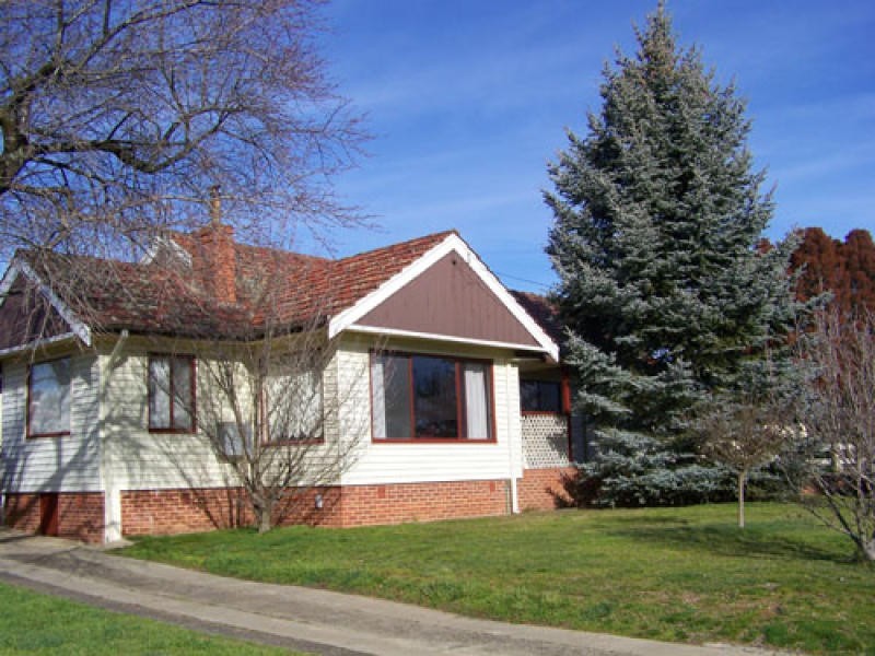 100 Winton Street, Tumbarumba NSW 2653