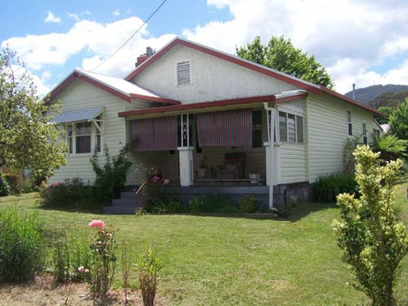 80 Winton Street, Tumbarumba NSW 2653