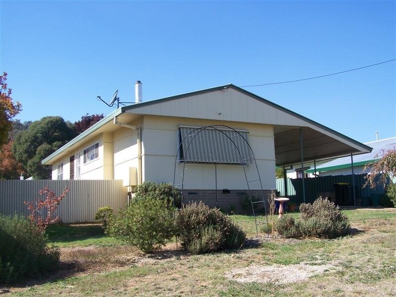 16 Gilbert Street, Tumbarumba NSW 2653