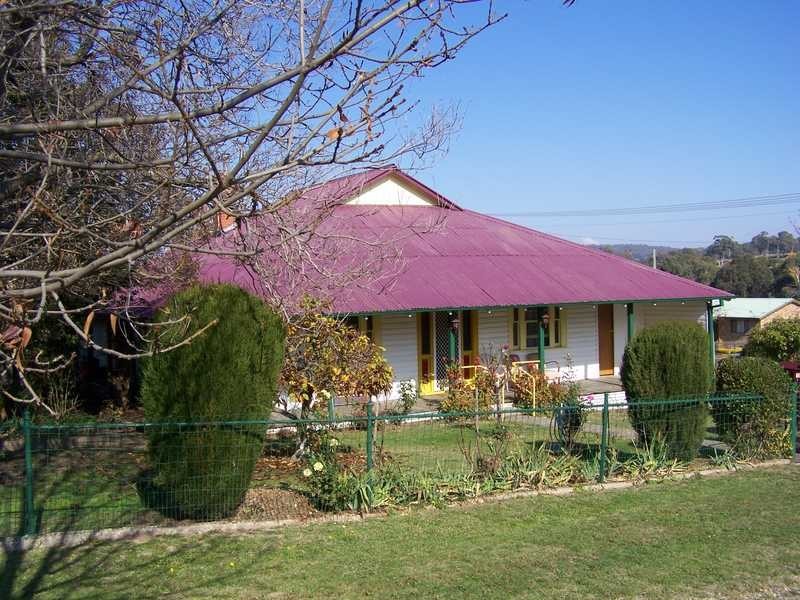 10 Regent Street, Tumbarumba NSW 2653