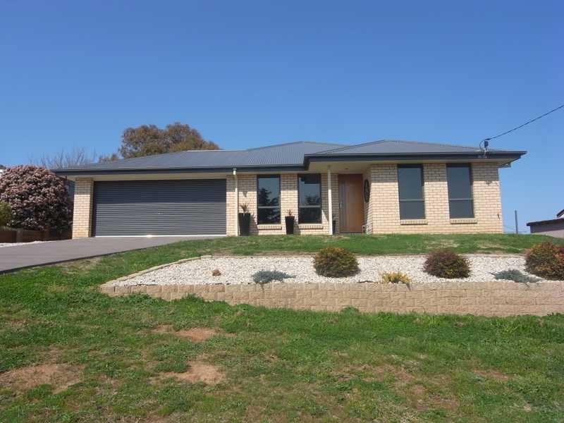 66 Clara Street, Tumbarumba NSW 2653