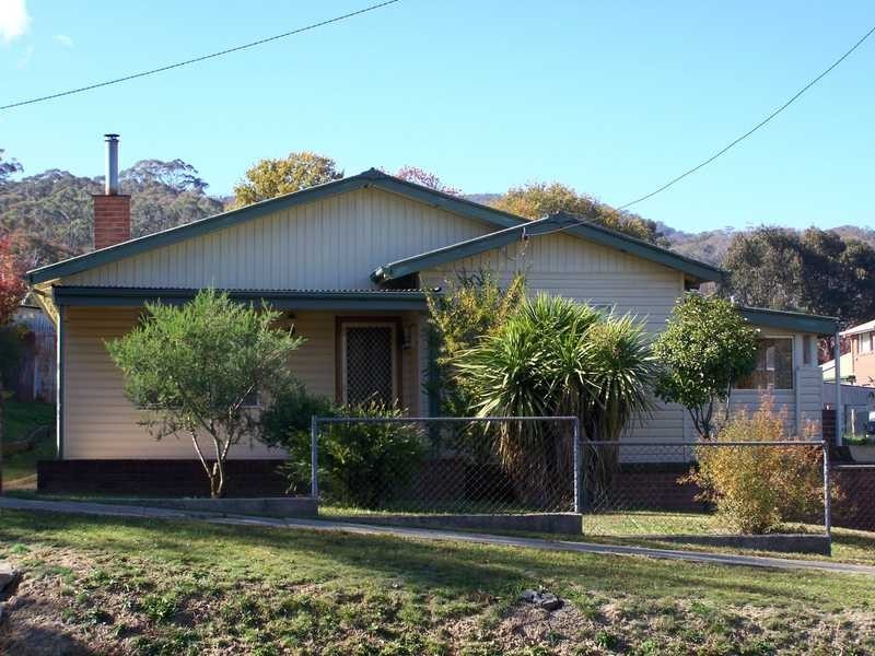 74 Winton Street, Tumbarumba NSW 2653
