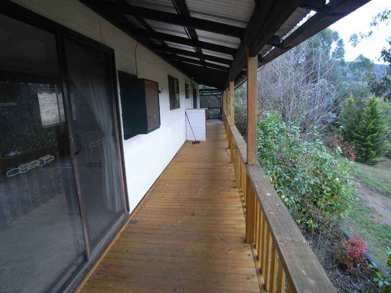 8 Lyne Street, Tumbarumba NSW 2653