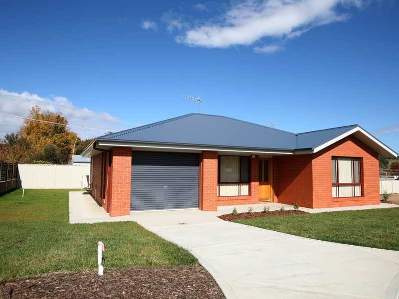 Unit 2/89-93 Winton St, Tumbarumba NSW 2653