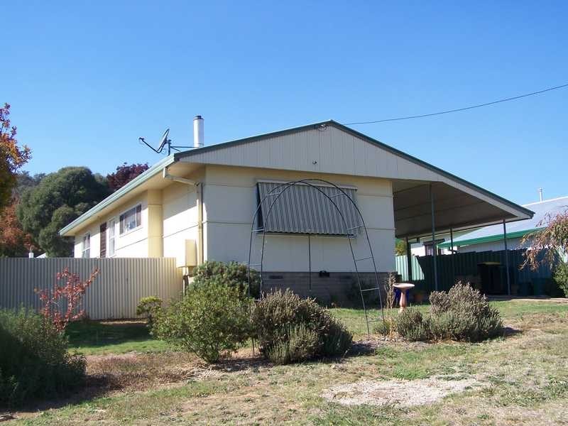 16 Gilbert Street, Tumbarumba NSW 2653