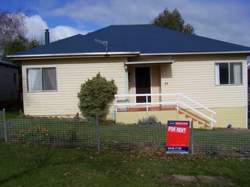34 Clara Street, Tumbarumba NSW 2653