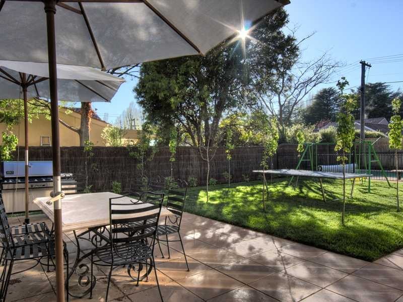 12 Belmore Gardens, Barton ACT 2600