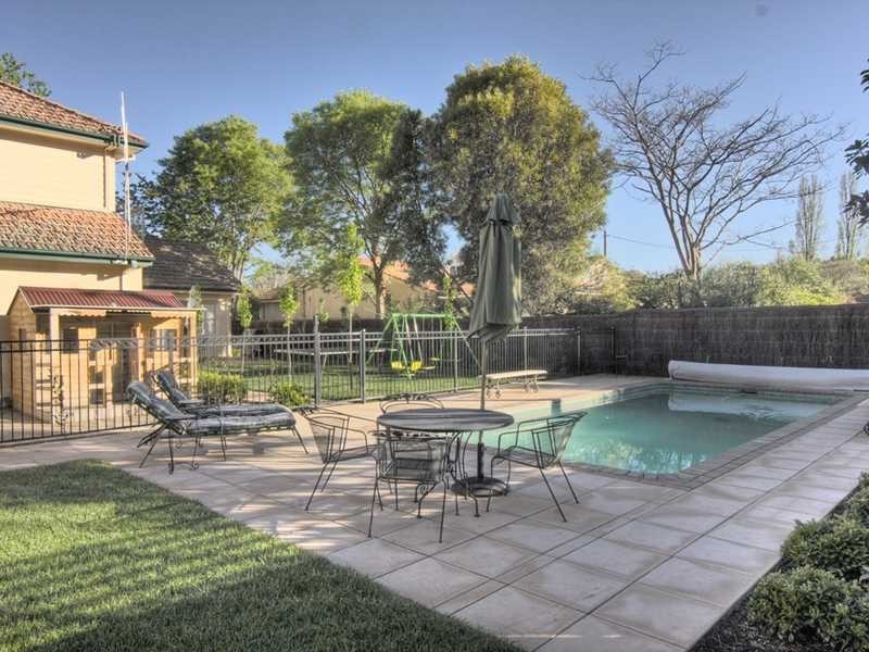 12 Belmore Gardens, Barton ACT 2600