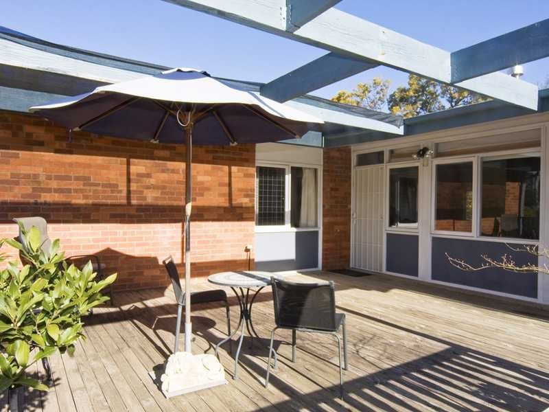 40 Tallara Parkway, Narrabundah ACT 2604