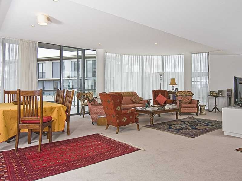 52/9 East Lake Parade, Kingston ACT 2604