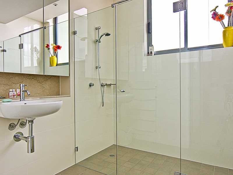 52/9 East Lake Parade, Kingston ACT 2604