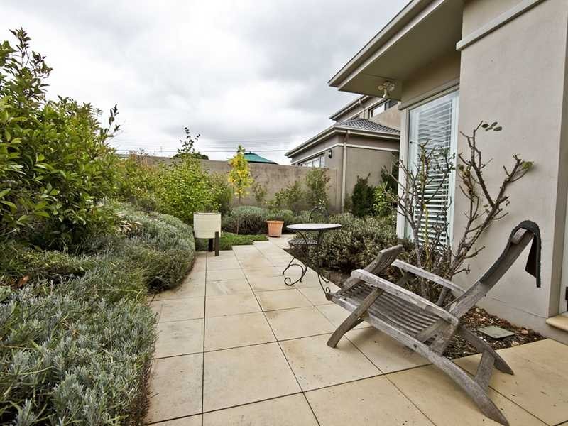 2/10 Hutchins Street, Yarralumla ACT 2600