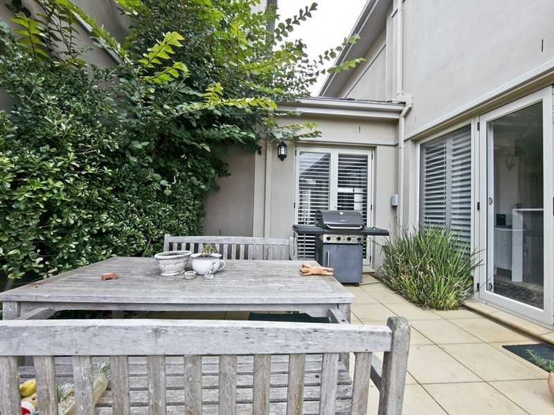 2/10 Hutchins Street, Yarralumla ACT 2600