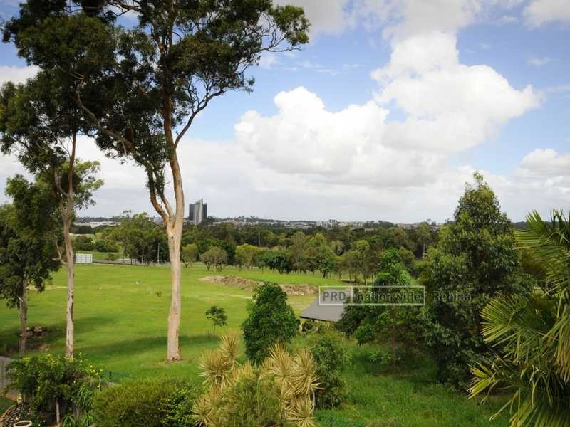 6 Stillwater Crescent, Robina QLD 4226