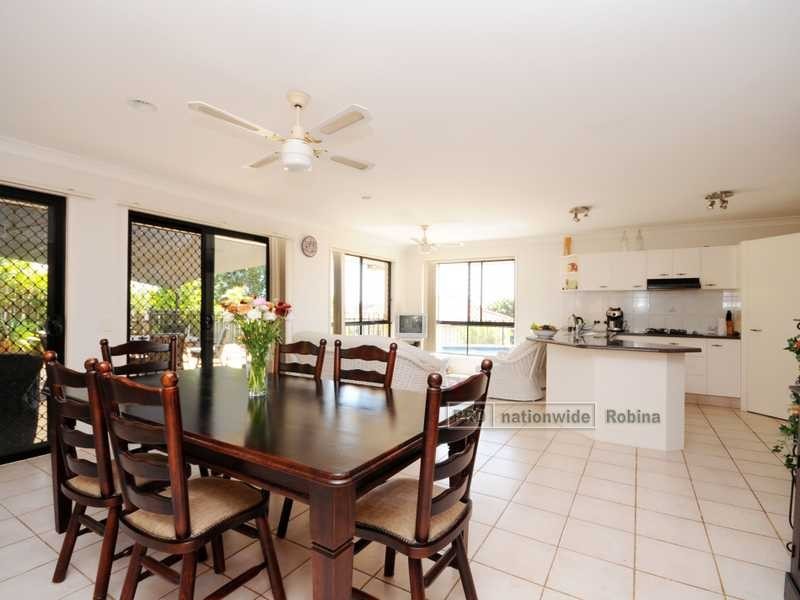 9 Ilminster Crescent, Mudgeeraba QLD 4213