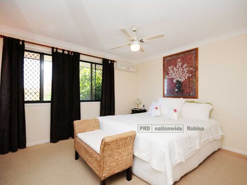 9 Ilminster Crescent, Mudgeeraba QLD 4213