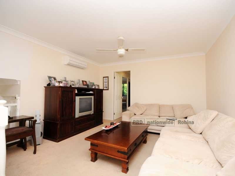 9 Ilminster Crescent, Mudgeeraba QLD 4213
