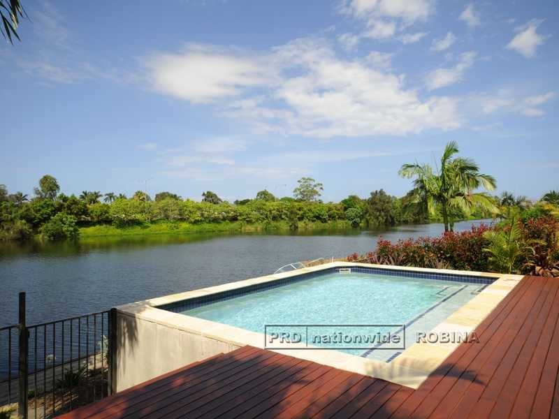 32 Emerton Crescent, Robina QLD 4226