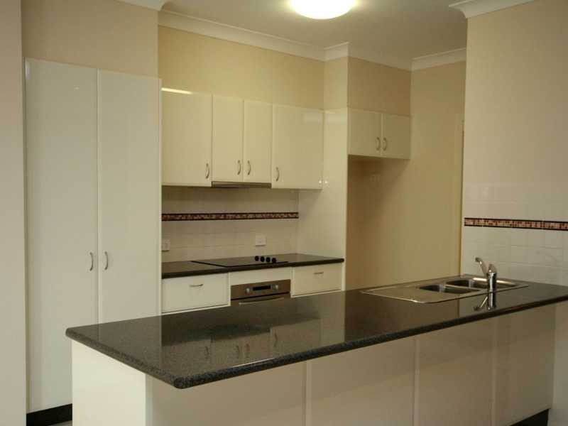 Unit 3/2 Marciana Crescent, Varsity Lakes QLD 4227