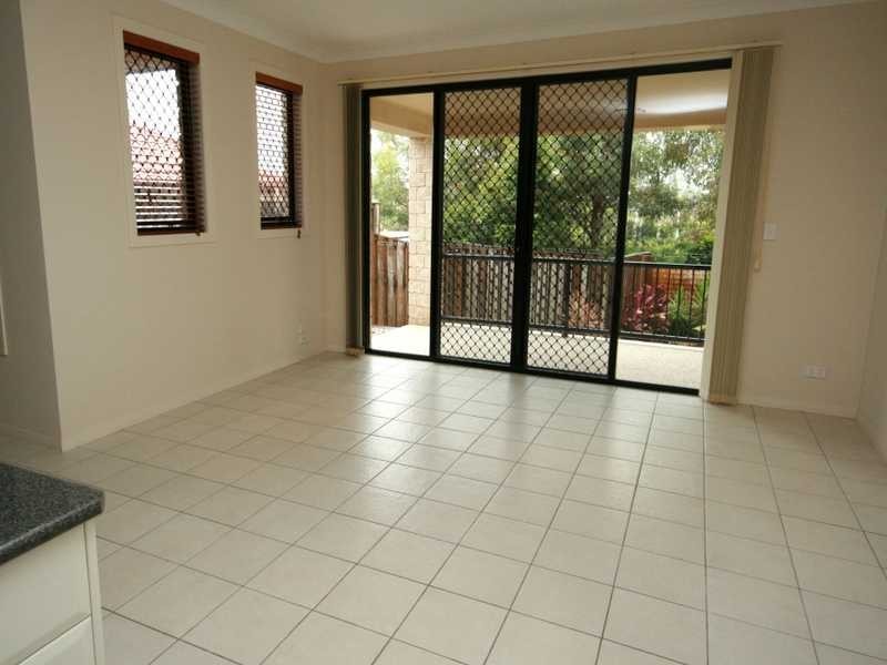 Unit 3/2 Marciana Crescent, Varsity Lakes QLD 4227