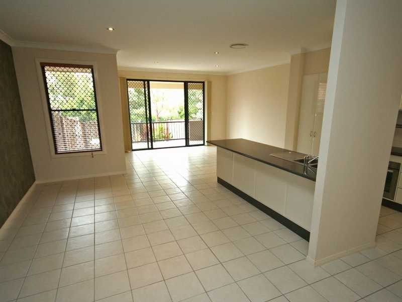 Unit 3/2 Marciana Crescent, Varsity Lakes QLD 4227