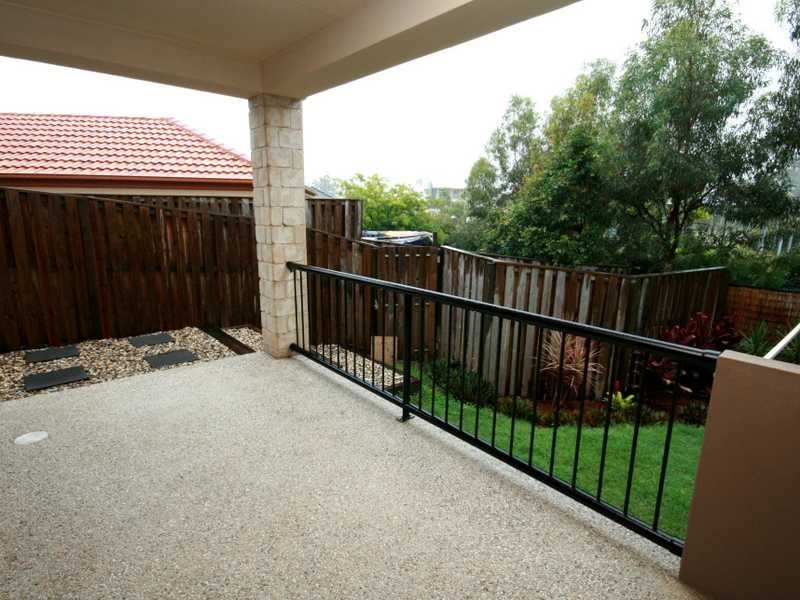 Unit 3/2 Marciana Crescent, Varsity Lakes QLD 4227