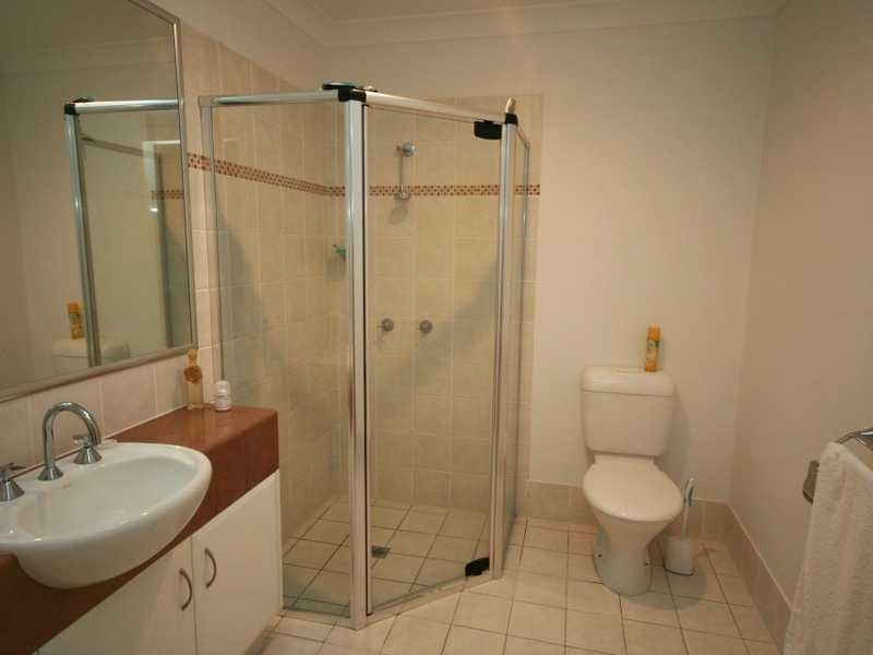 Unit 3/2 Marciana Crescent, Varsity Lakes QLD 4227