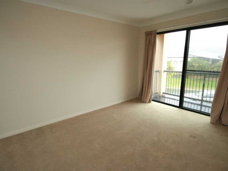 Unit 3/2 Marciana Crescent, Varsity Lakes QLD 4227