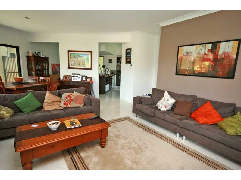 2/6 Silvermaple Street, Robina QLD 4226