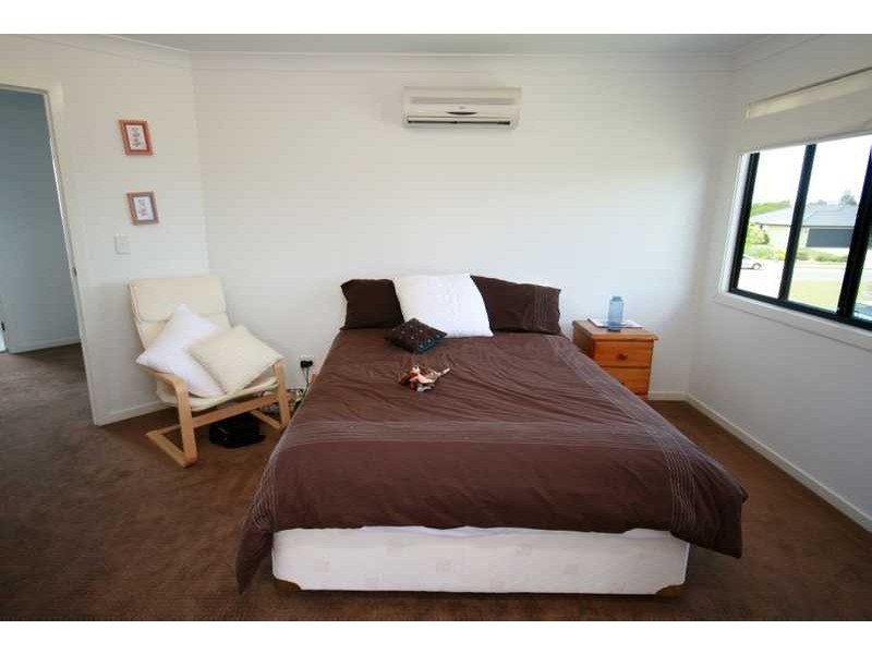 2/6 Silvermaple Street, Robina QLD 4226