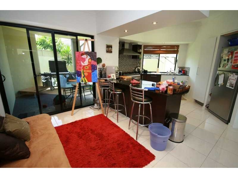 2/6 Silvermaple Street, Robina QLD 4226