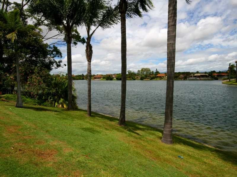 7 Tween Court, Mermaid Waters QLD 4218
