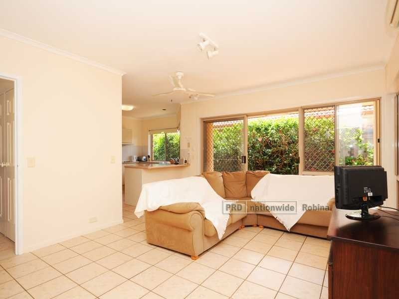 2 Rosanna Place, Robina QLD 4226