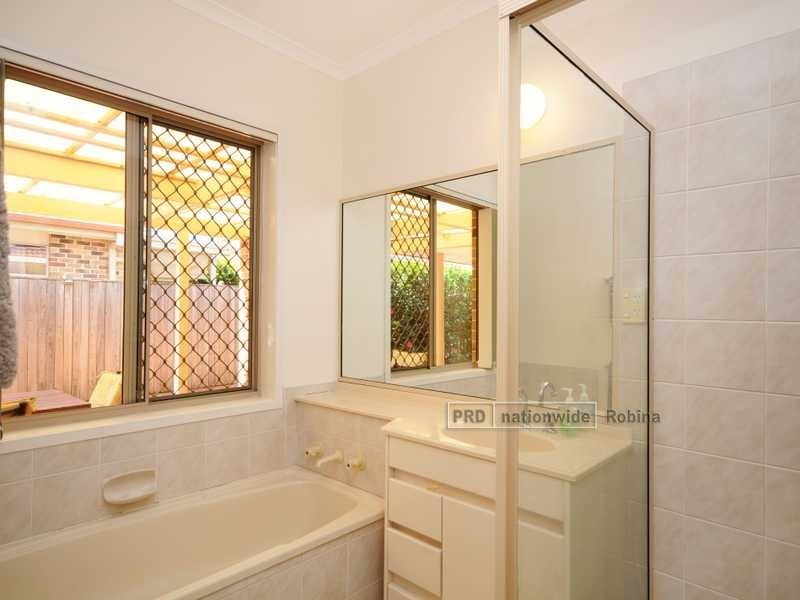 2 Rosanna Place, Robina QLD 4226