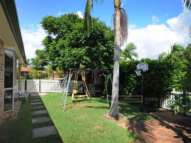 2 Rosanna Place, Robina QLD 4226