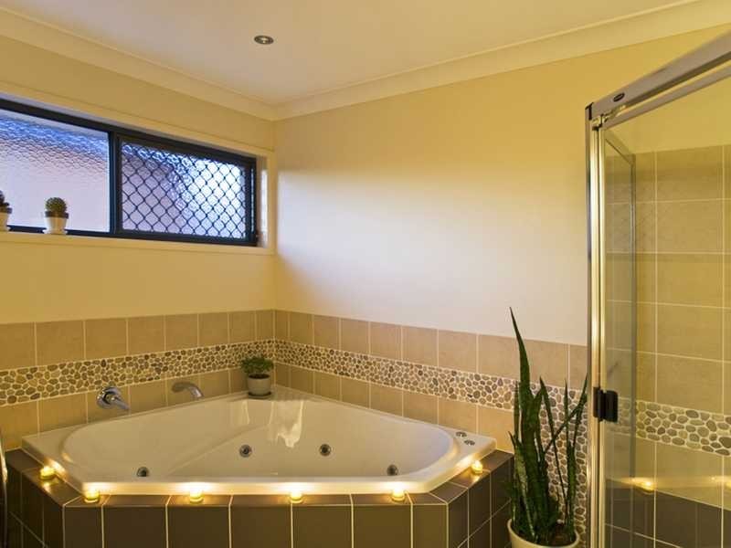 4 Majorca Crescent, Varsity Lakes QLD 4227