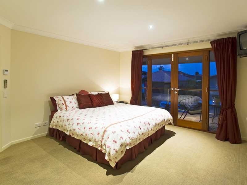 4 Majorca Crescent, Varsity Lakes QLD 4227