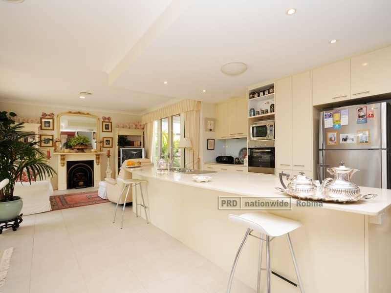 232 Easthill Drive, Robina QLD 4226